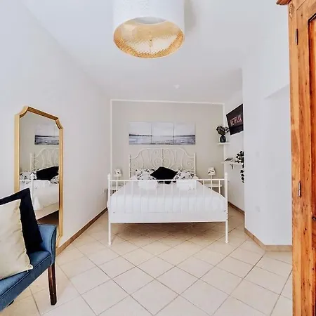 Torre Dalu' - A Due Passi Dalla Di Porta Vecchia, Con Terrazzo Privato E Netflix Semesterbostad Monopoli