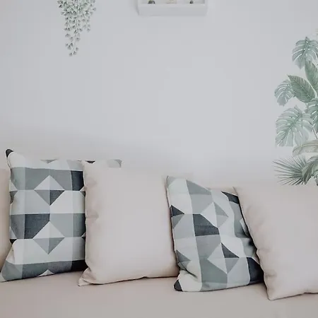 Torre Dalu' - A Due Passi Dalla Di Porta Vecchia, Con Terrazzo Privato E Netflix Semesterbostad
