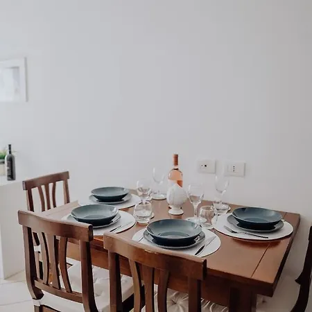 Torre Dalu' - A Due Passi Dalla Di Porta Vecchia, Con Terrazzo Privato E Netflix Holiday home Monopoli